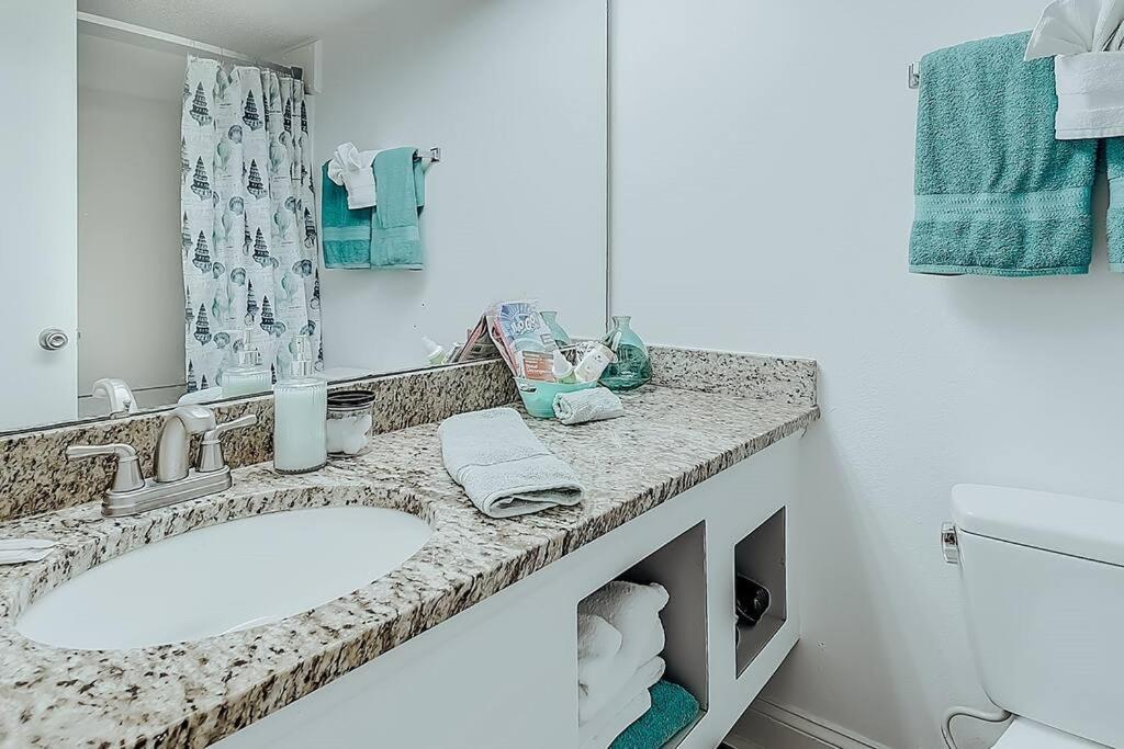 Ocean Front Comfy Condo W/Kitchen, Sleeps 4, Snowbird Paradise Миртл-Бич Экстерьер фото