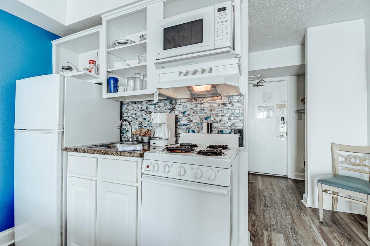 Ocean Front Comfy Condo W/Kitchen, Sleeps 4, Snowbird Paradise Миртл-Бич Экстерьер фото