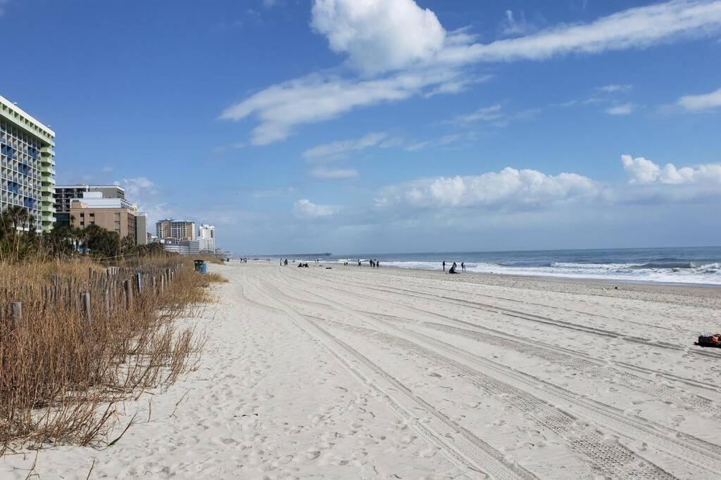 Ocean Front Comfy Condo W/Kitchen, Sleeps 4, Snowbird Paradise Миртл-Бич Экстерьер фото